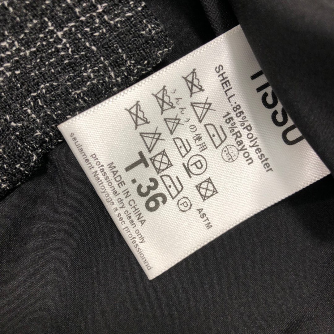 chanel香奈儿2019冬款系带衬衫 粗花呢背心连衣裙两件套,上身效果好