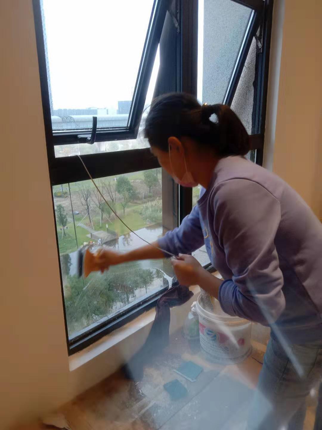 专业钟点工搬家,打扫卫生电话15824554432张女士——爱家家政服务公司