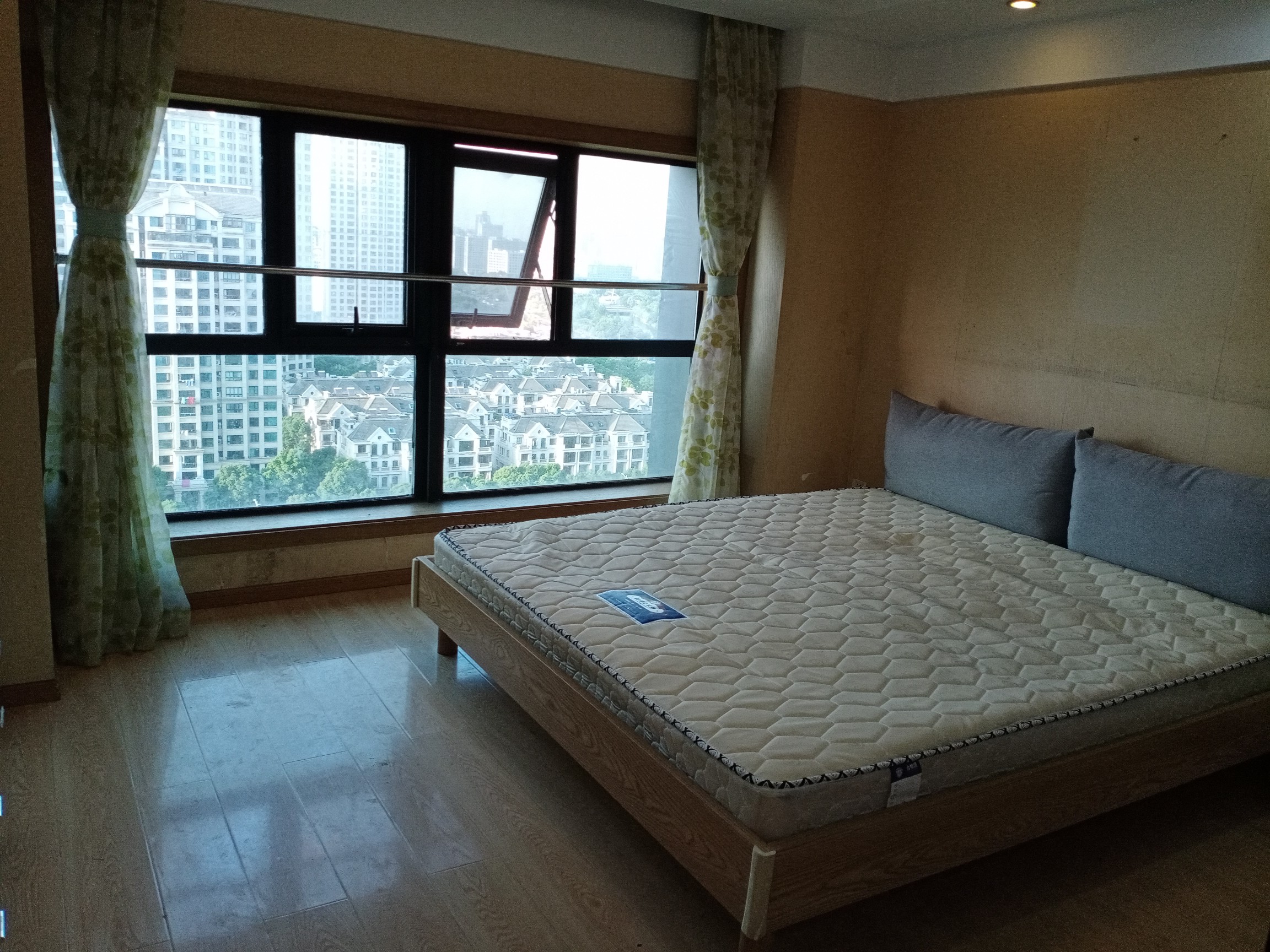 两室一厅房子出租