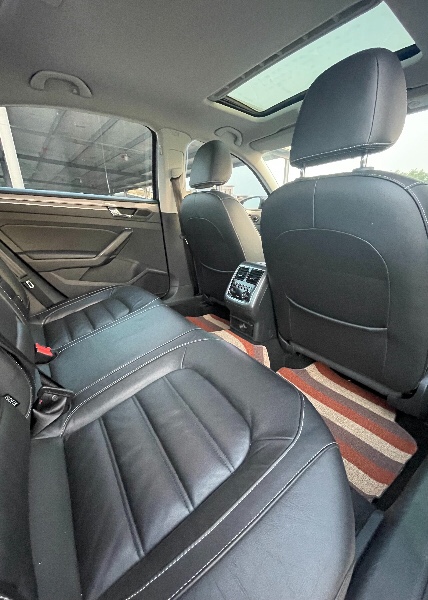 极品17款大众帕萨特18t尊荣版65万公里首付28万